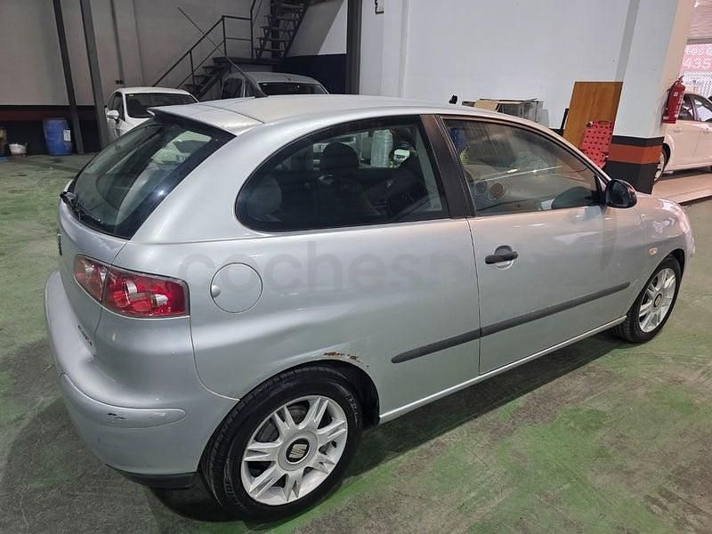 Usado Seat Ibiza Reference 64 CV (47 kW) 2005 Gris / plata Utilitario