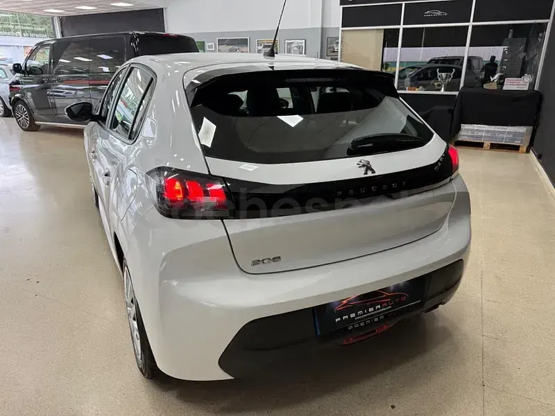 Usado Peugeot 208 Active 100 CV (73 kW) 2022 Blanco Utilitario
