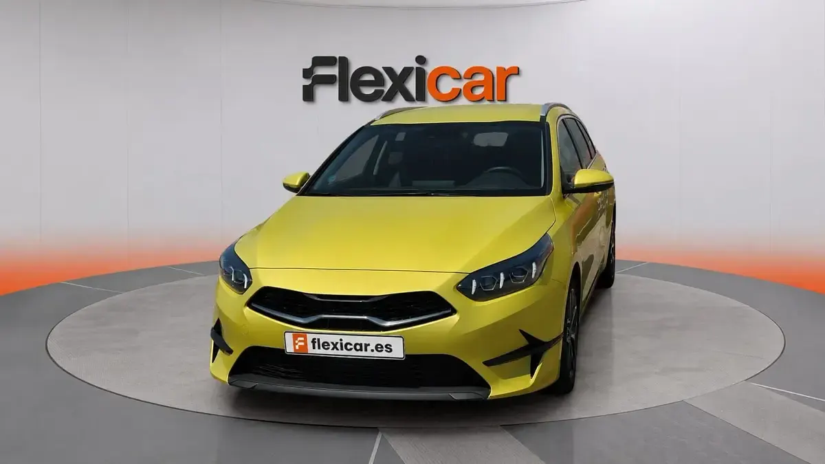 Usado Kia Ceed 120 CV (88 kW) 2023 Amarillo Utilitario