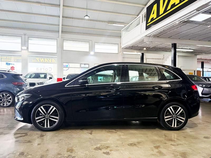 Usado Mercedes B200 150 CV (110 kW) 2022 Negro Monovolumen