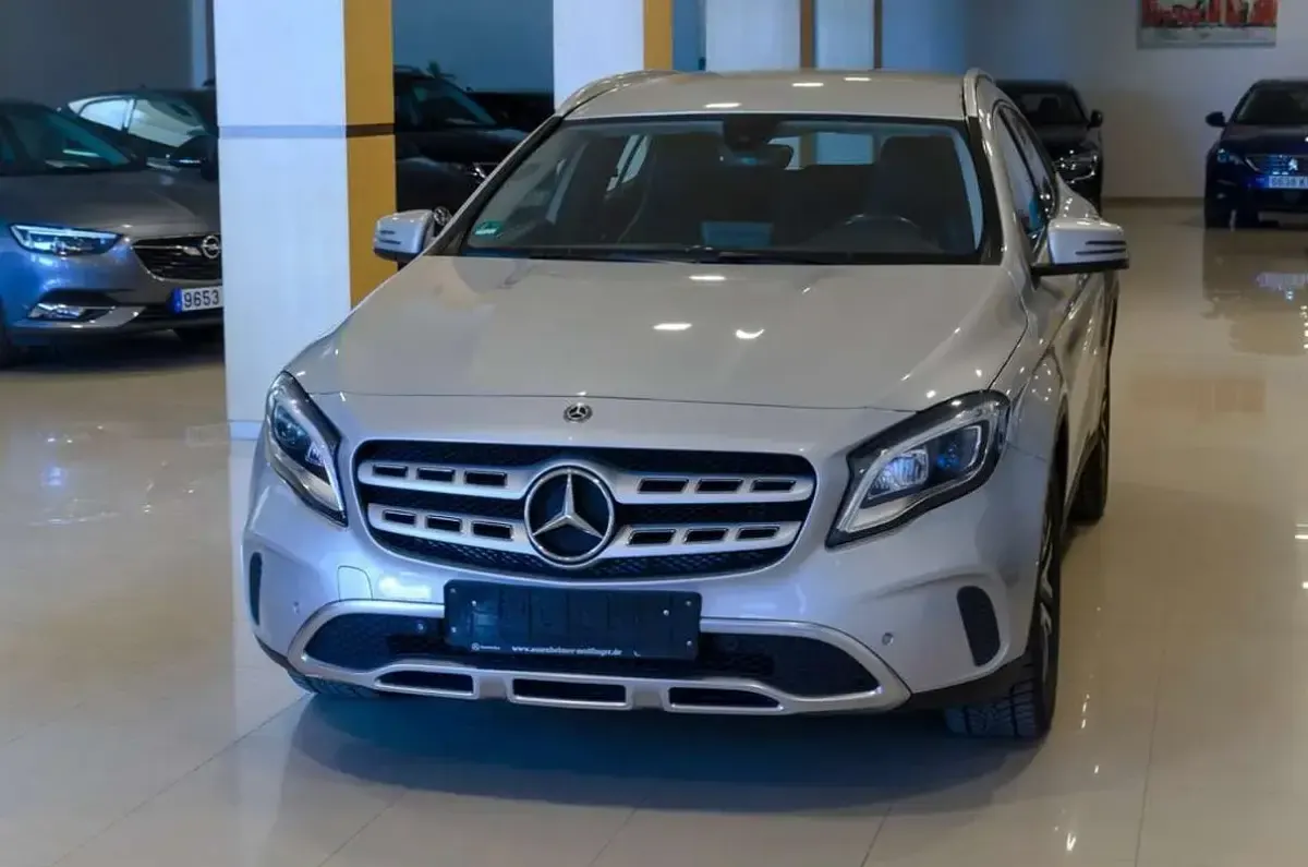 Usado Mercedes GLA200 Urban 136 CV (100 kW) 2017 Gris SUV
