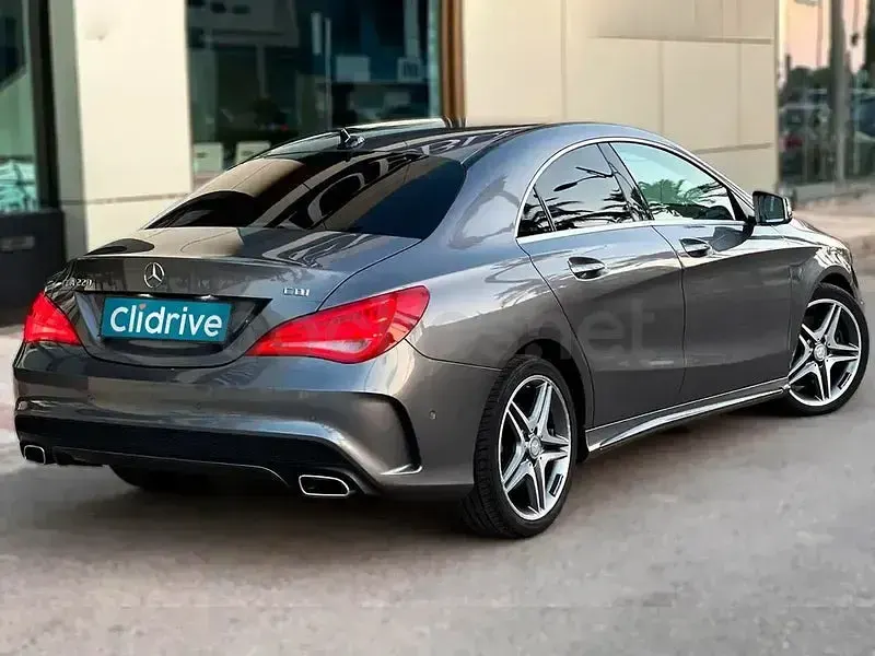 Usado Mercedes CLA220 AMG line 177 CV (130 kW) 2015 Gris / plata Coupe