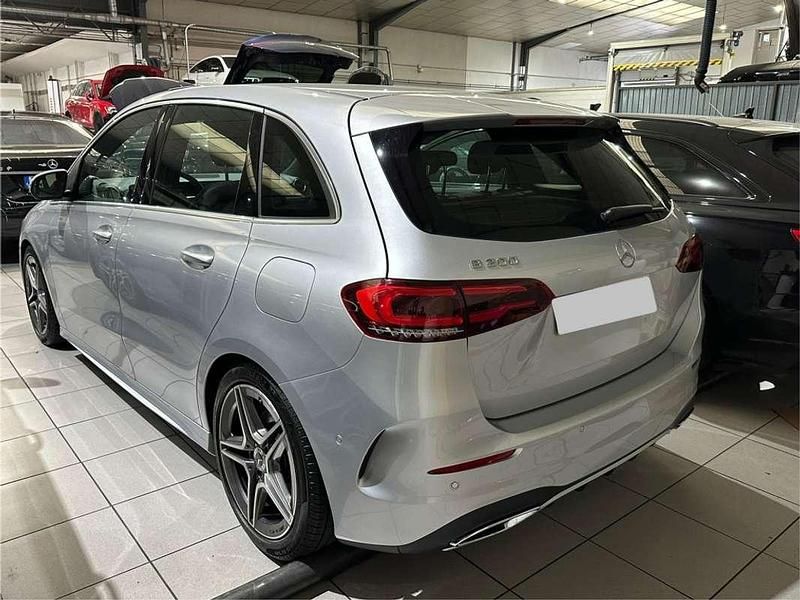 Usado Mercedes B200 163 CV (119 kW) 2019 Gris Monovolumen