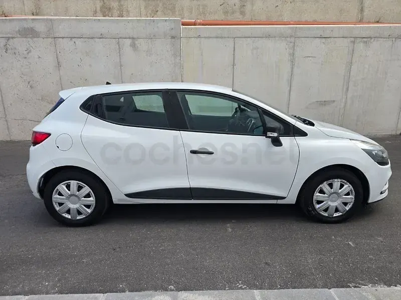 Usado Renault Clio IV Life 75 CV (55 kW) 2017 Blanco Berlina