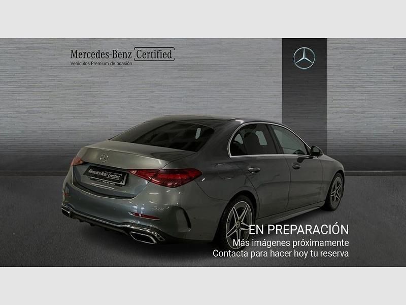 Usado Mercedes C200 AMG line 204 CV (150 kW) 2022 Gris / plateado Berlina
