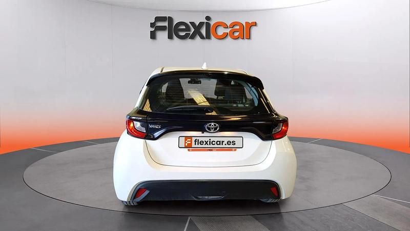 Usado Toyota Yaris Business Edition 72 CV (52 kW) 2022 Blanco Utilitario