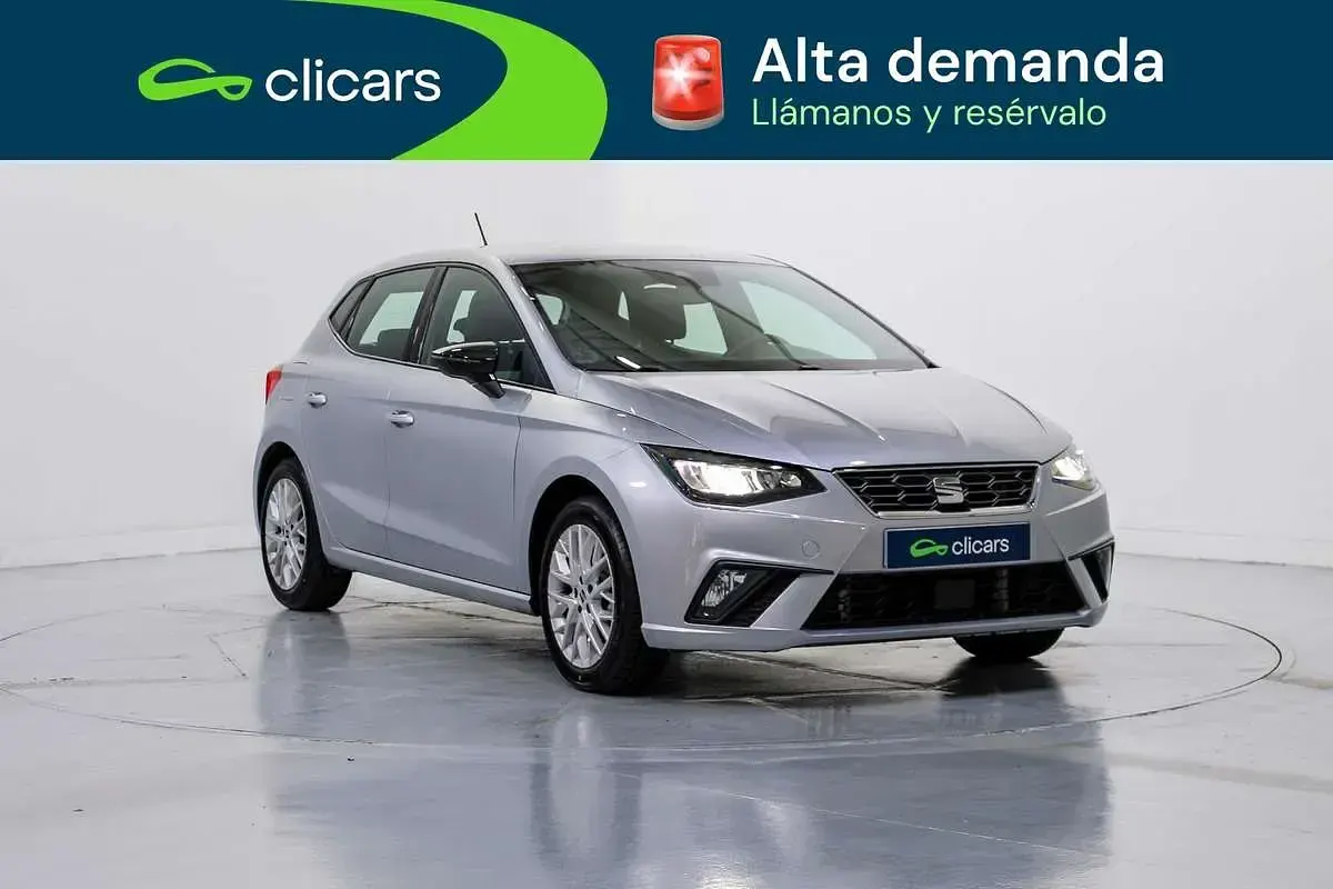Usado Seat Ibiza FR 110 CV (80 kW) 2023 Plateado Utilitario