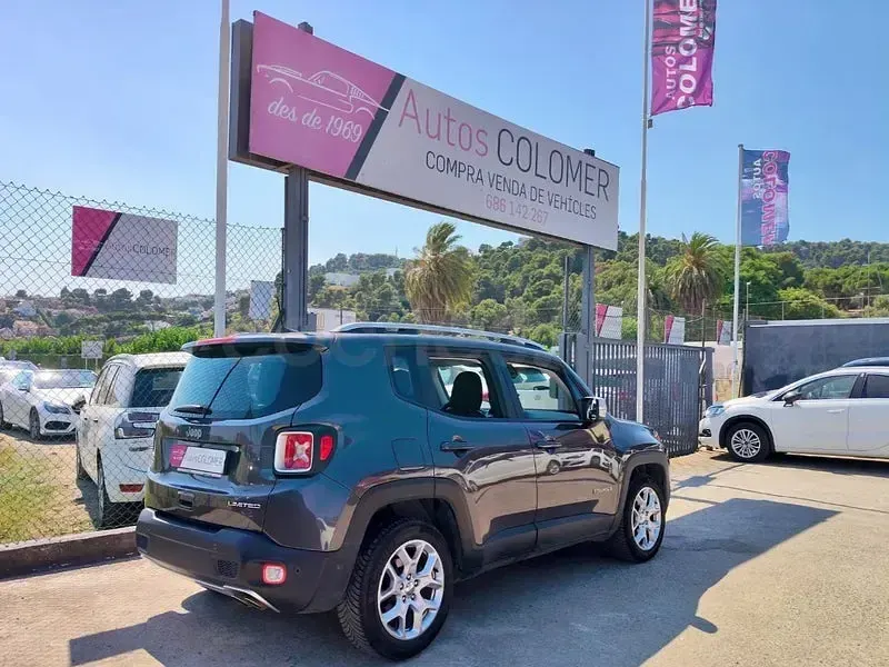 Usado Jeep Renegade Limited 120 CV (88 kW) 2018 Gris / plata SUV