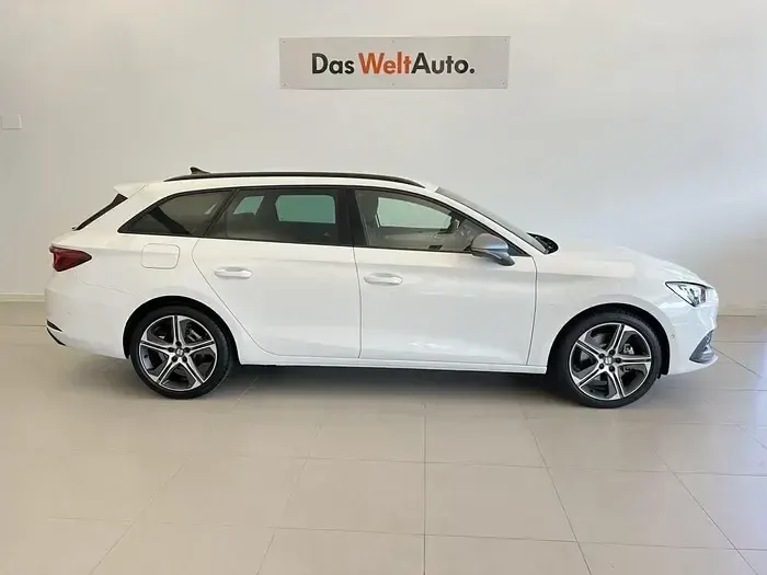 Usado Seat Leon FR 150 CV (110 kW) 2025 Blanco Familiar