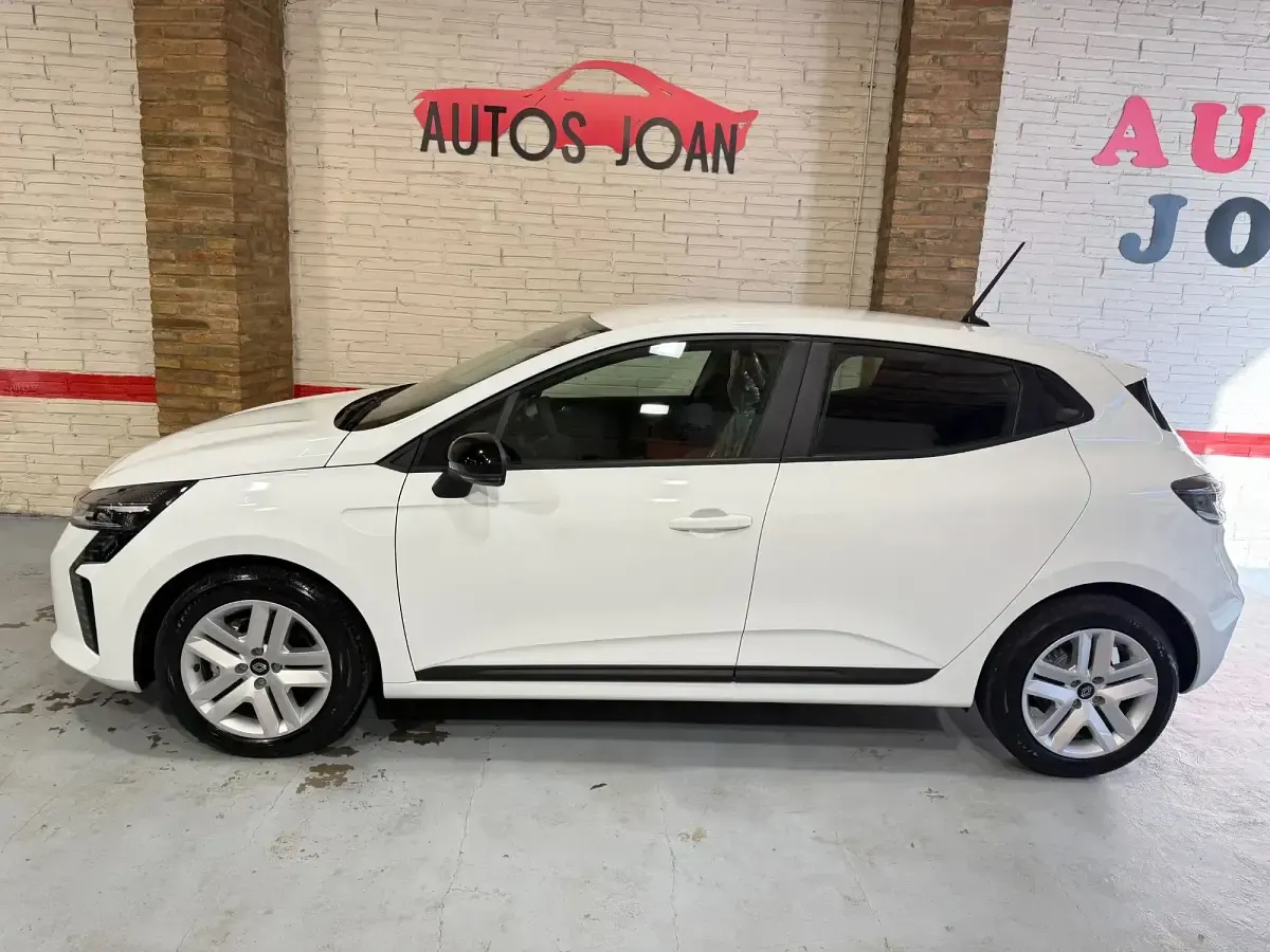Nuevo Renault Clio Evolution 100 CV (73 kW) 2025 Blanco Utilitario