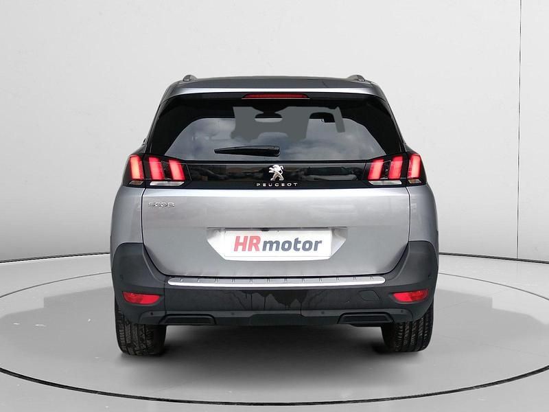 Usado Peugeot 5008 Allure 131 CV (96 kW) 2021 Negro Monovolumen