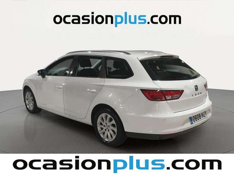 Usado Seat Leon ST Style 150 CV (110 kW) 2014 Blanco Familiar