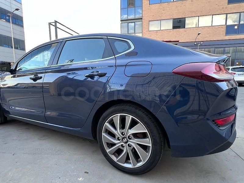 Usado Hyundai i30 120 CV (88 kW) 2018 Azul Berlina