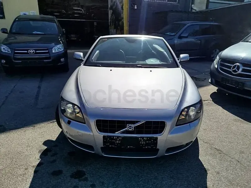 Usado Volvo C70 Momentum 136 CV (100 kW) 2007 Gris / plata Descapotable