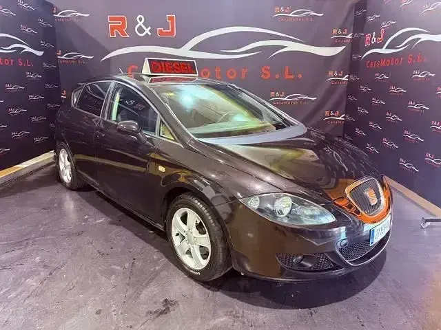 Usado Seat Leon Sport 105 CV (77 kW) 2008 Negro Utilitario