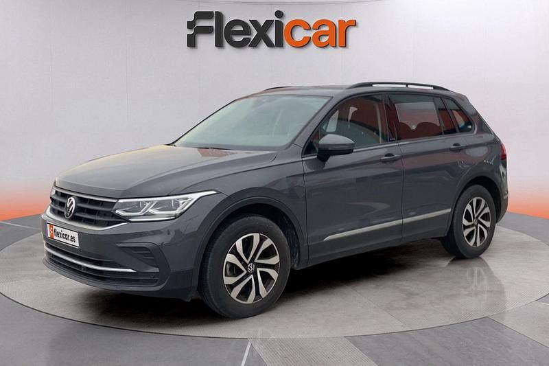 Usado VW Tiguan Life 150 CV (110 kW) 2021 Gris SUV