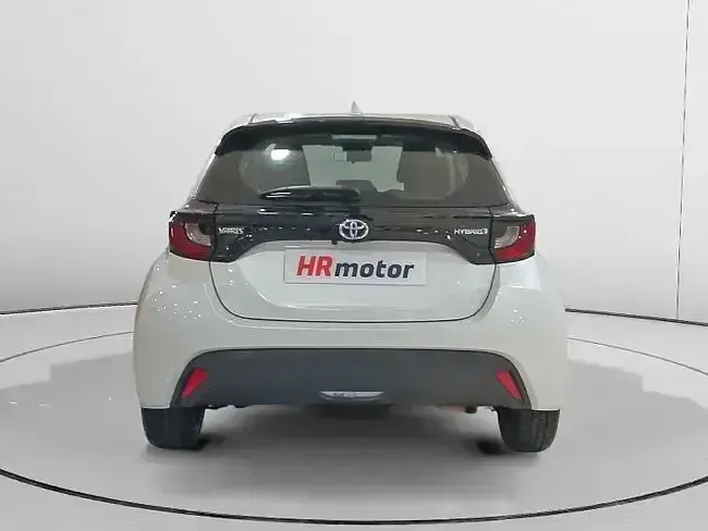 Usado Toyota Yaris Business Edition 116 CV (85 kW) 2022 Blanco Utilitario