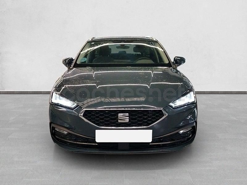 Usado Seat Leon Style 116 CV (85 kW) 2025 Azul Familiar