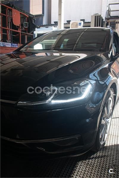 Negro Usado 2019 VW Golf Sportsvan Sportline Monovolumen | 16.900 € (Precio justo) - Imagen 1/4