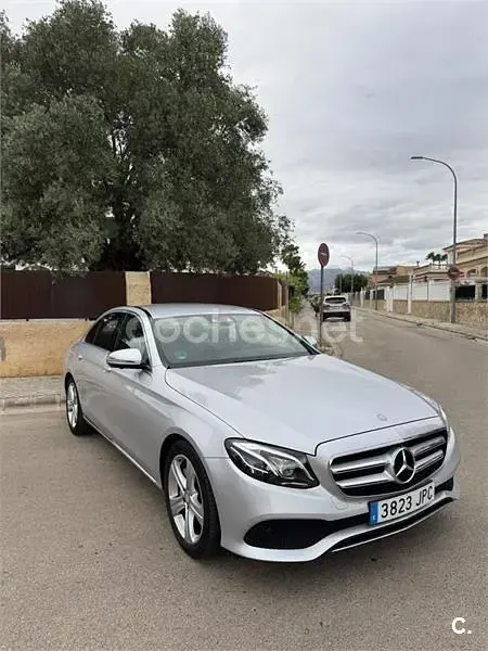 Usado Mercedes E220 194 CV (142 kW) 2016 Gris / plata Berlina