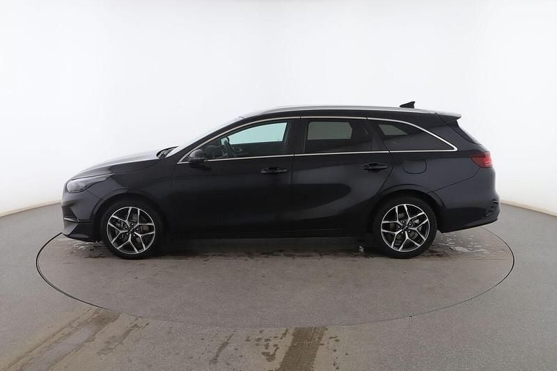 Usado Kia Ceed 120 CV (88 kW) 2022 Negro Utilitario