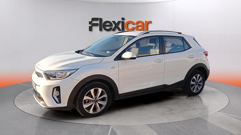 Usado Kia Stonic 84 CV (61 kW) 2023 Blanco SUV