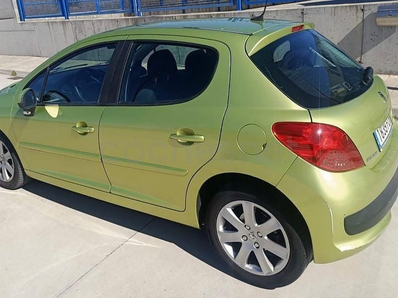 Usado Peugeot 207 110 CV (80 kW) 2007 Verde Berlina