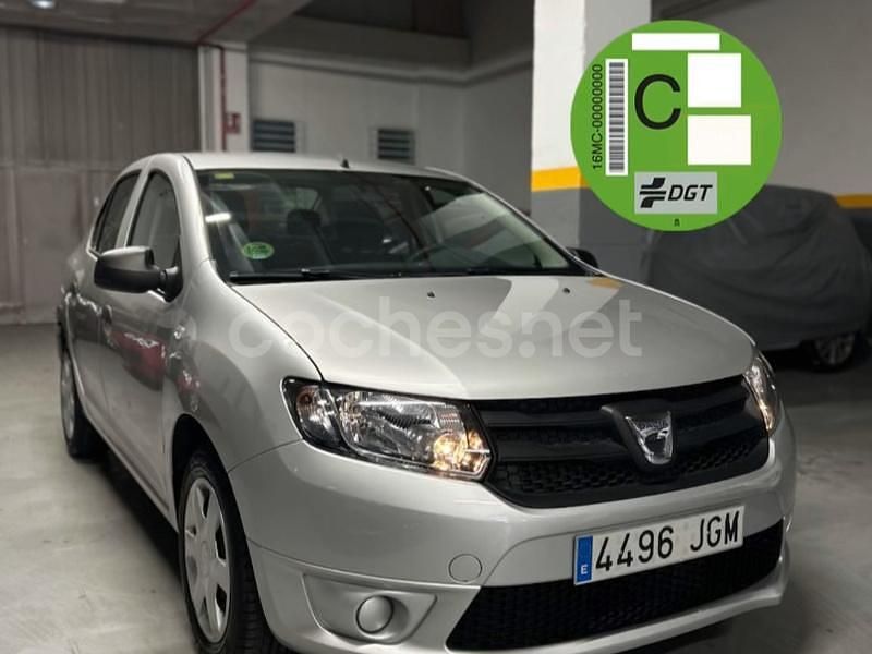 Usado Dacia Logan Ambiance 75 CV (55 kW) 2015 Gris / plata Berlina