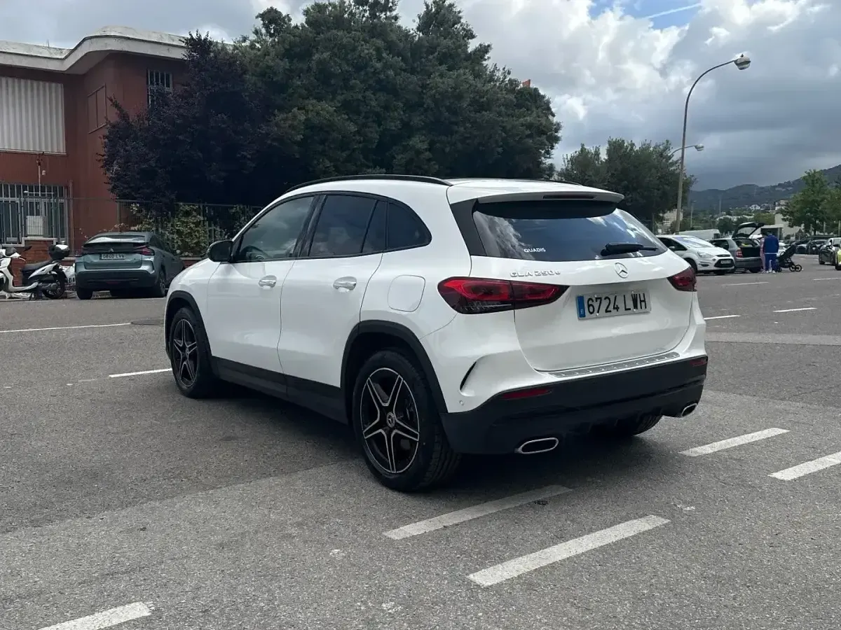 Usado Mercedes GLA250 218 CV (160 kW) 2022 Blanco polar SUV