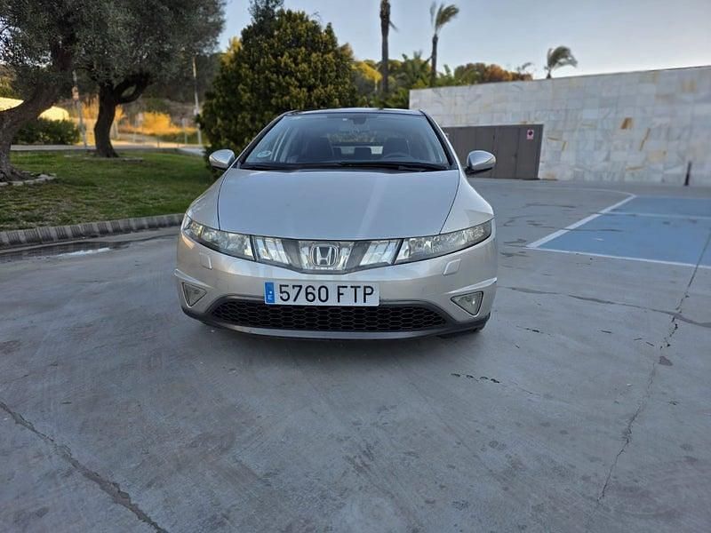 Usado Honda Civic Comfort 140 CV (102 kW) 2007 Gris / plata Berlina