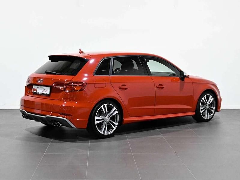 Usado Audi S3 Sportback Comfort 310 CV (228 kW) 2017 Rojo Utilitario