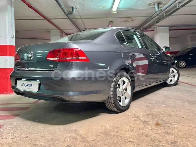Usado VW Passat Advance 105 CV (77 kW) 2011 Gris / plata Berlina