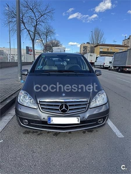 Usado Mercedes A180 116 CV (85 kW) 2010 Gris / plata Monovolumen