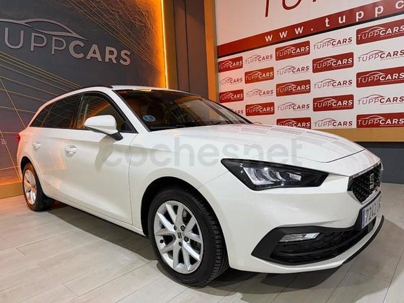 Usado Seat Leon Style 150 CV (110 kW) 2021 Blanco Familiar