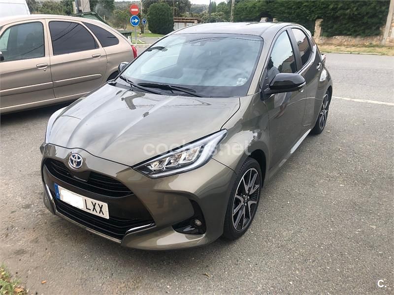 Usado Toyota Yaris Hybrid Style 116 CV (85 kW) 2022 Marrón Berlina