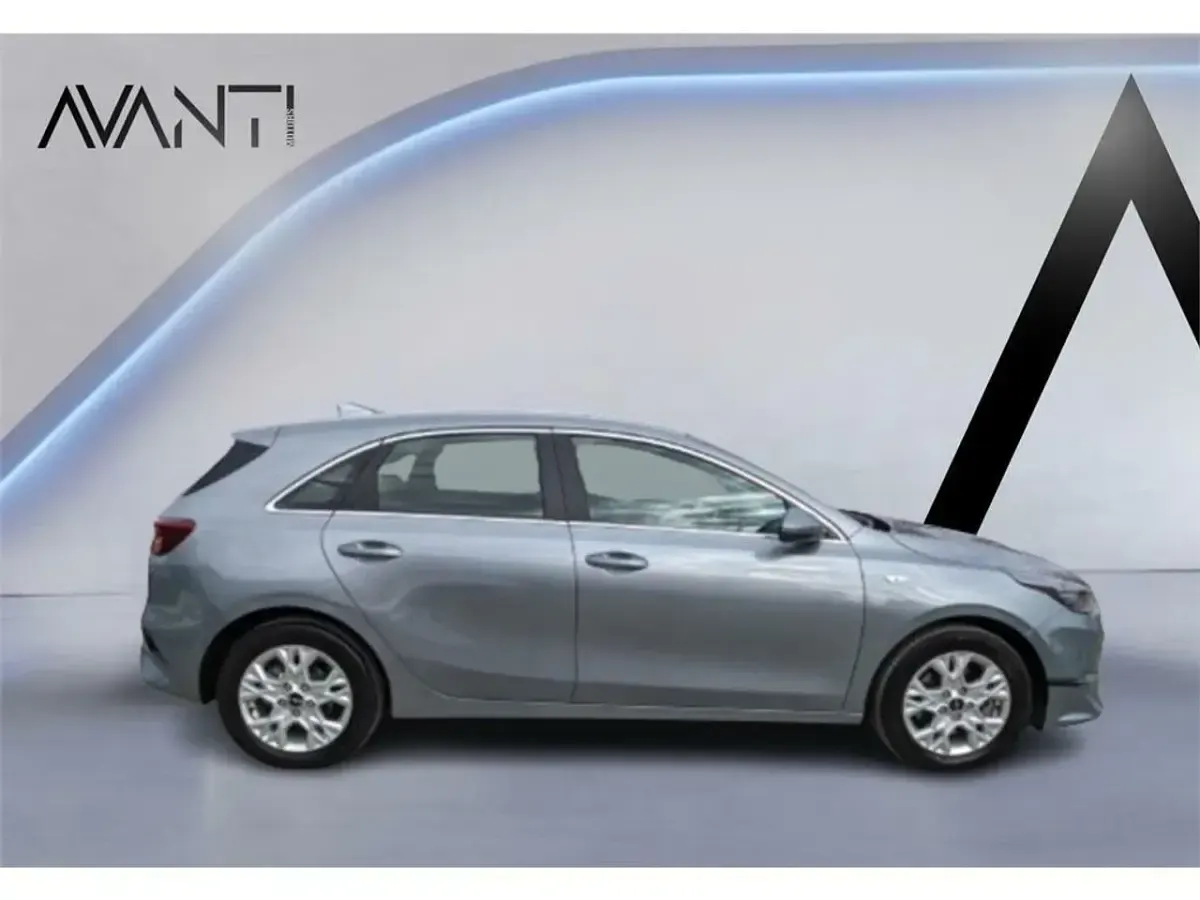 Usado Kia Ceed 120 CV (88 kW) 2023 Plateado Utilitario