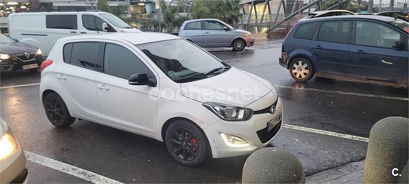 Usado Hyundai i20 75 CV (55 kW) 2014 Blanco Utilitario