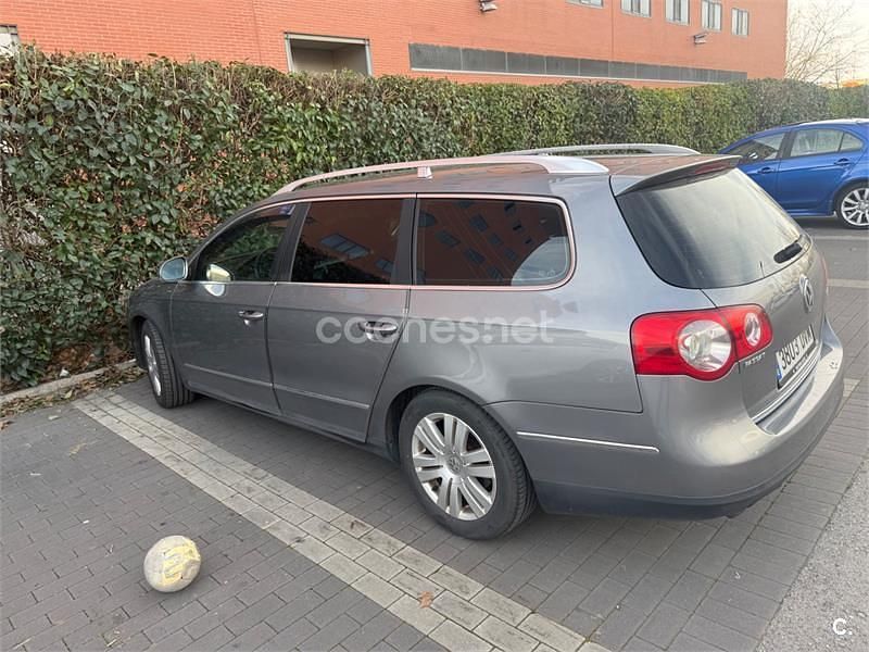 Usado VW Passat Highline 140 CV (102 kW) 2006 Gris / plata Familiar