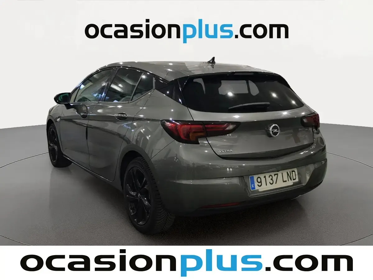 Usado Opel Astra Ultimate 145 CV (106 kW) 2021 Gris Utilitario