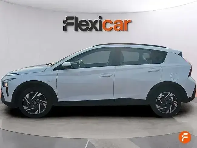 Usado Hyundai Bayon 100 CV (73 kW) 2023 Blanco SUV