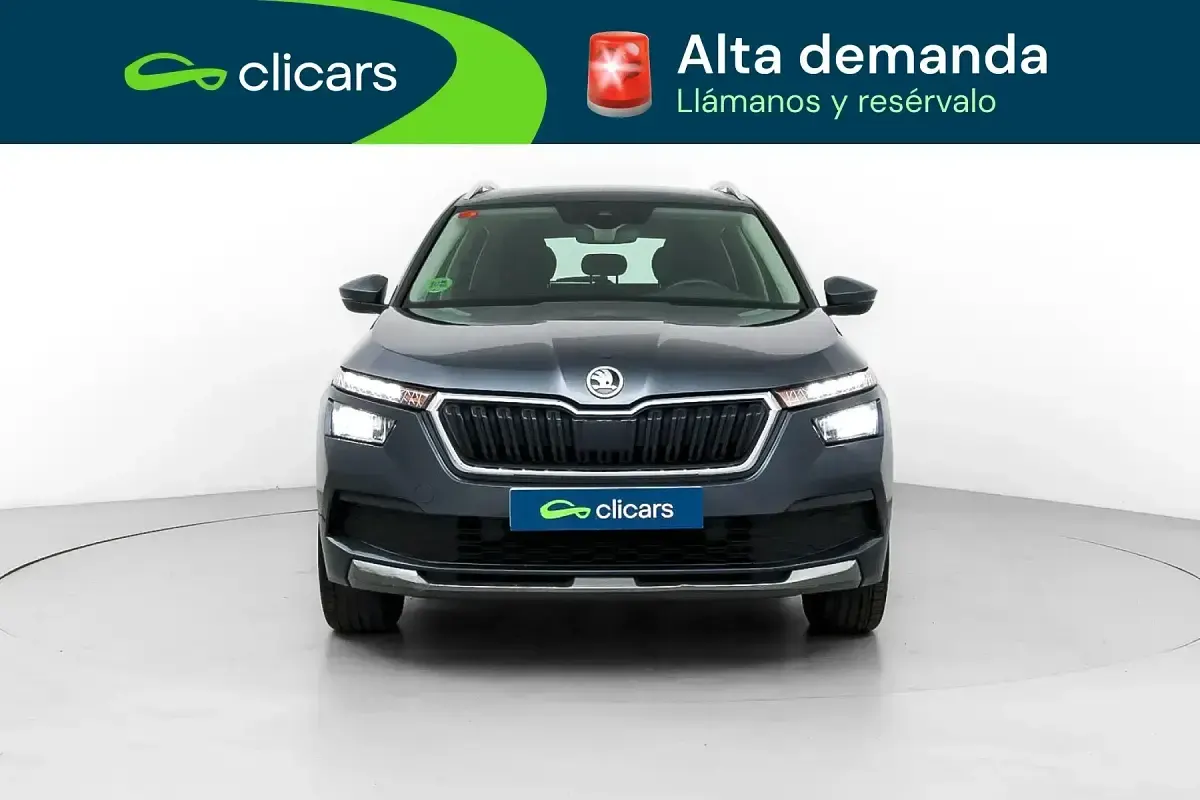 Usado Skoda Kamiq Ambition 110 CV (80 kW) 2021 Gris / plata SUV