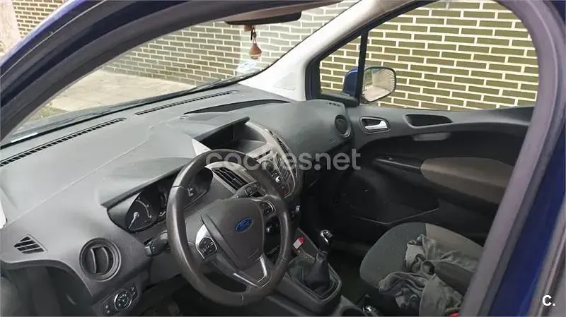 Usado Ford Tourneo Courier Ambiente 75 CV (55 kW) 2015 Azul Monovolumen