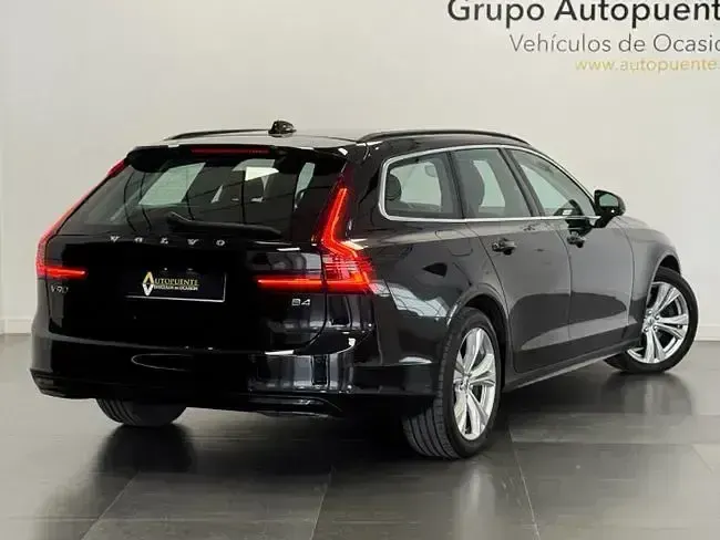 Käytetty Volvo V90 Momentum 197 HP (144 kW) 2021 Musta Farmari