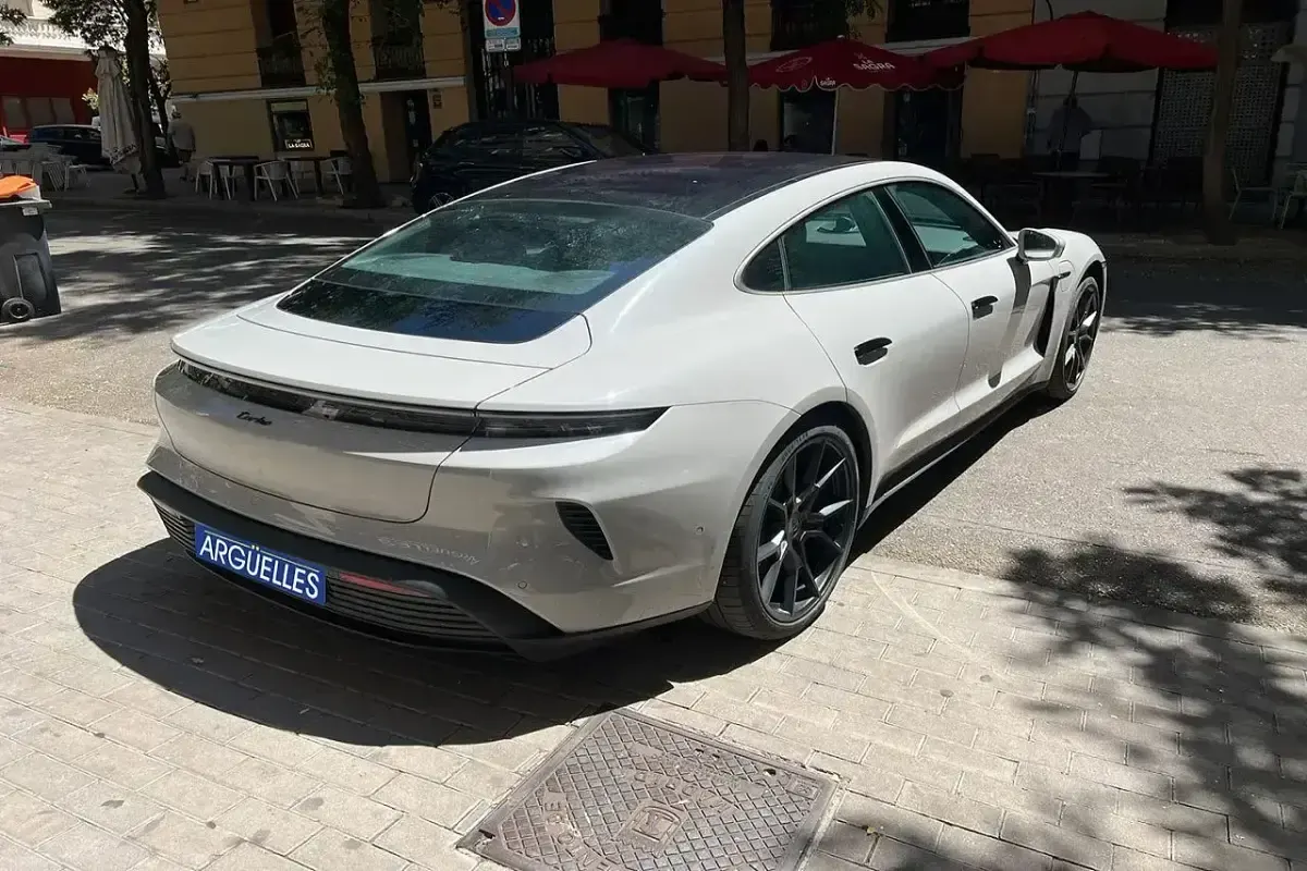 Usado Porsche Taycan Turbo 884 CV (650 kW) 1970 Blanco Berlina