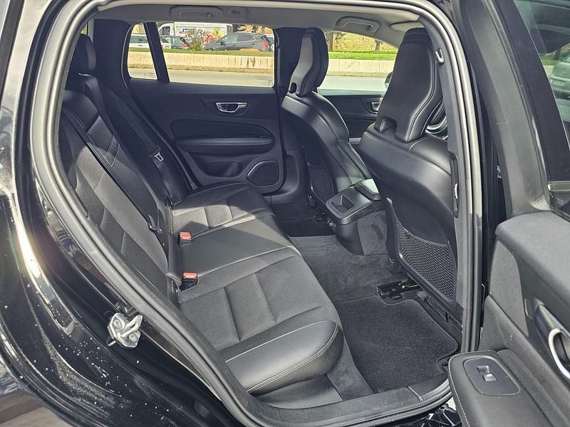 Usado Volvo V60 Momentum 190 CV (139 kW) 2020 Negro Familiar