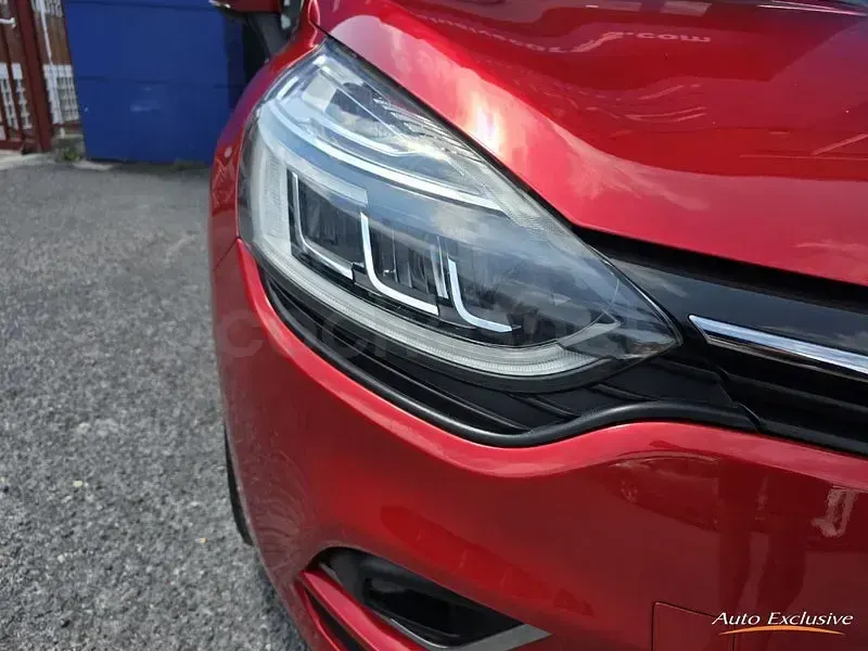 Usado Renault Clio IV Zen 90 CV (66 kW) 2017 Granate Berlina