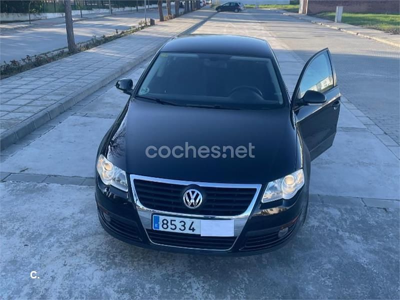 Usado VW Passat Advance 110 CV (80 kW) 2009 Negro Berlina
