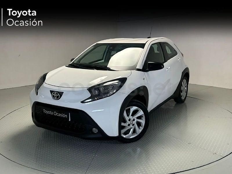 Usado Toyota Aygo X Play 72 CV (52 kW) 2024 Blanco SUV