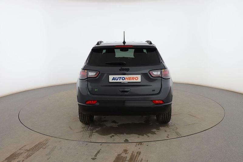 Usado Jeep Compass Summit 131 CV (96 kW) 2024 Gris SUV