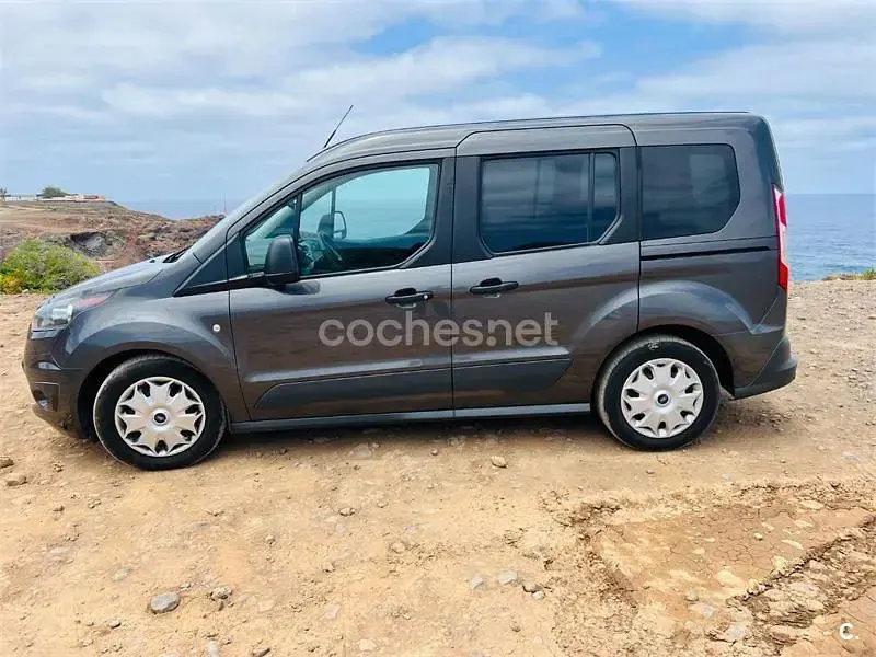 Usado Ford Tourneo Connect Titanium 100 CV (73 kW) 2018 Gris / plata Monovolumen